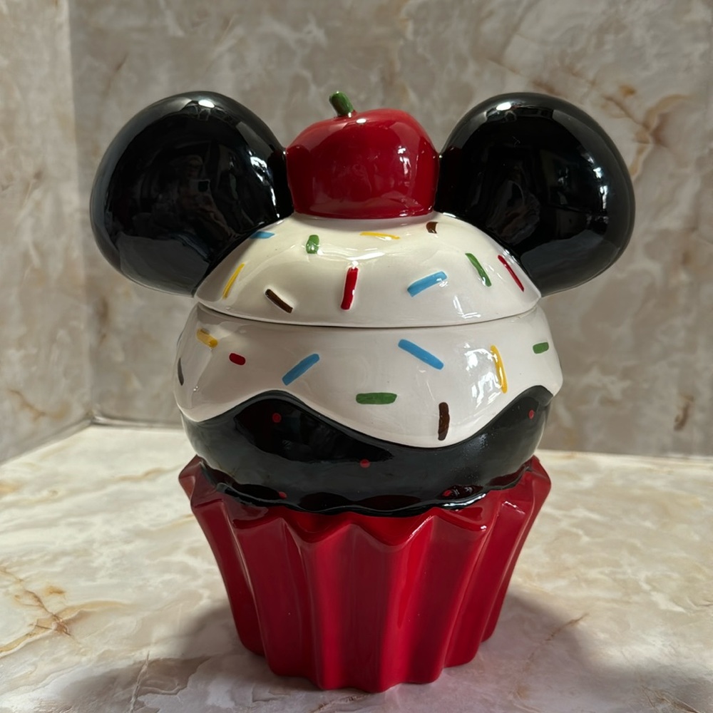 Disney: Mickey Mouse cup cake cookie jar